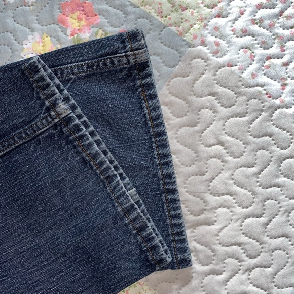 Levi's High Rise Bootcut Jeans - Picture 10 of 10